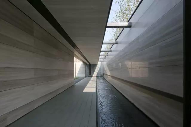 精练而不失内在，，，素雅而不失意见意义