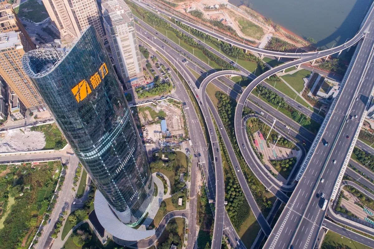 疏离与融合的平衡，，，修建与都会相生相成